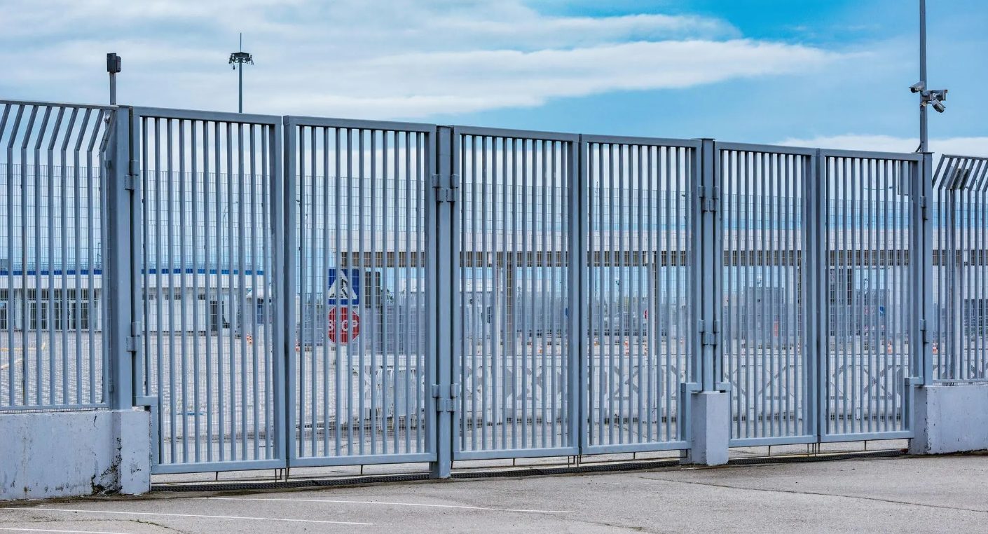 commercial gate